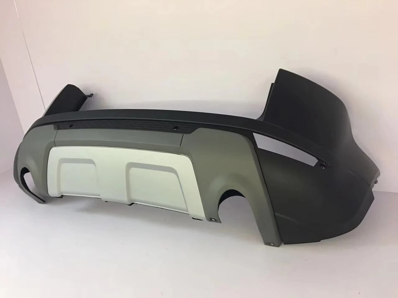 For  L538 Evoque 2012-2019 Prestige Rear Bumper LR058060 LR074961 LR026337 LR036708 LR034458 LR048300